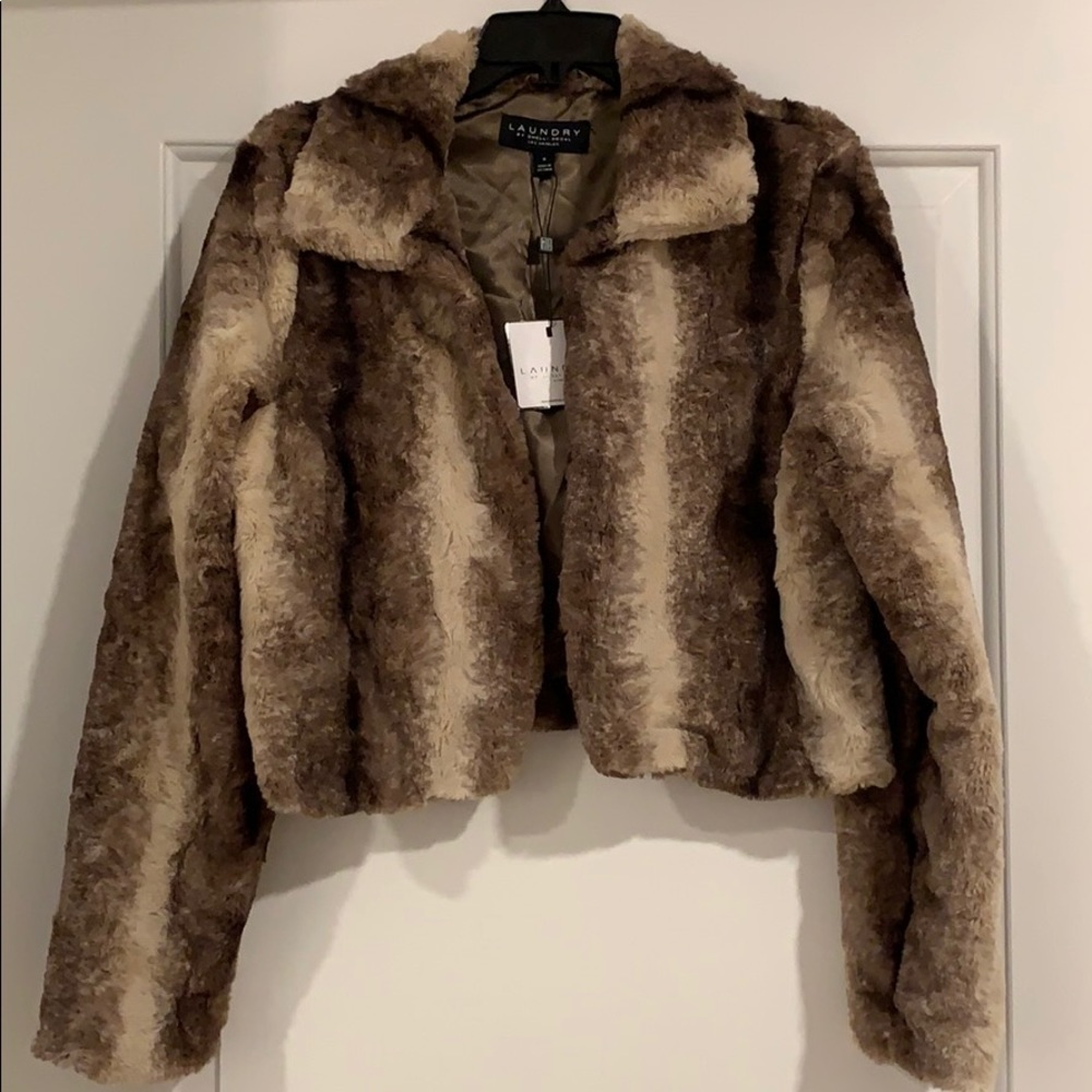 NWT Laundry by Shelli Segal Faux Fur Shrug